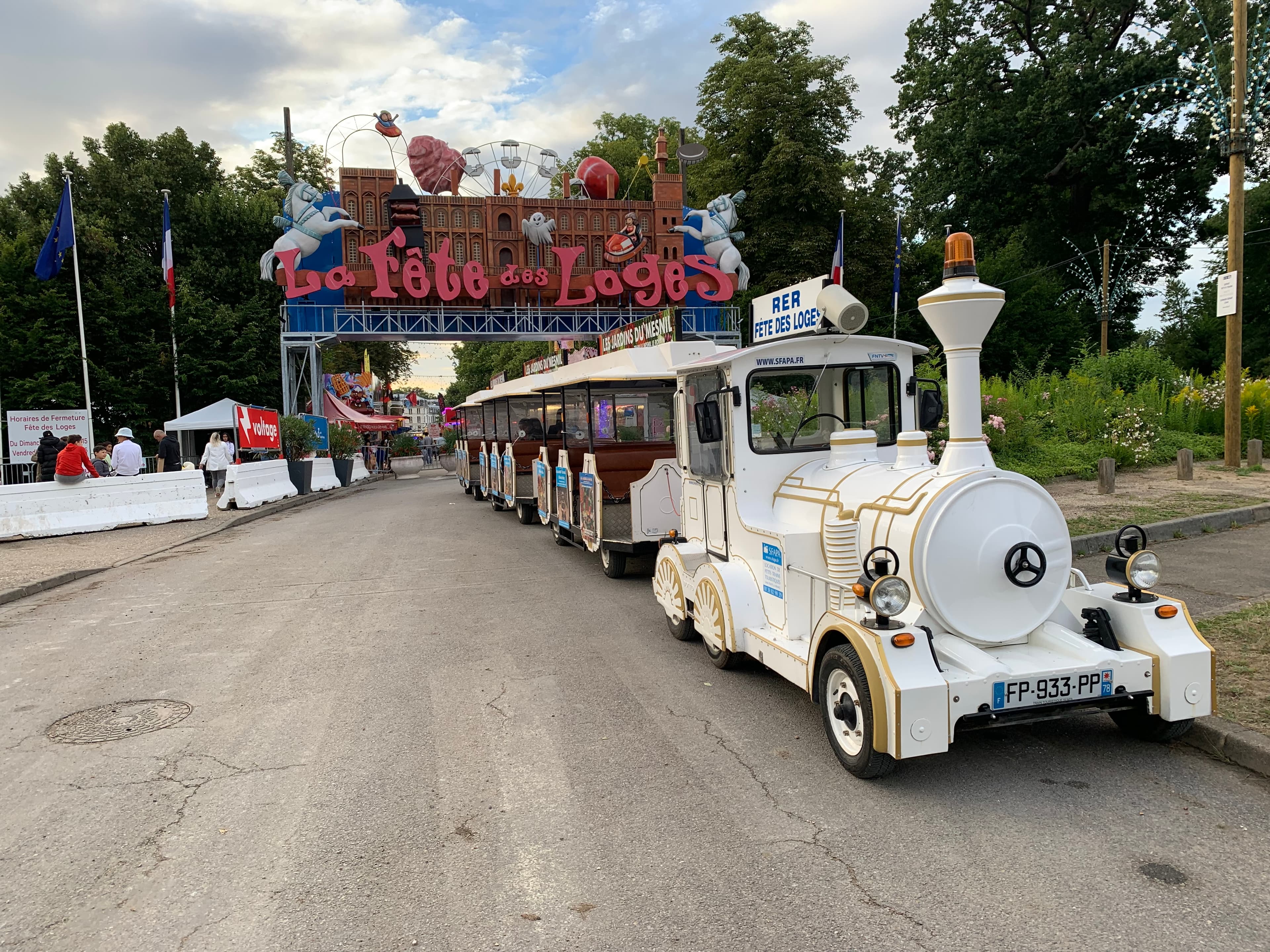 LE PETIT TRAIN ELECTRIQUE ROUTIER à louer : Ecologique et Touristique !, Location Petits Trains Evénementiel Entreprise Fête Ville Mariage Animation  Commerçants, Véhicule