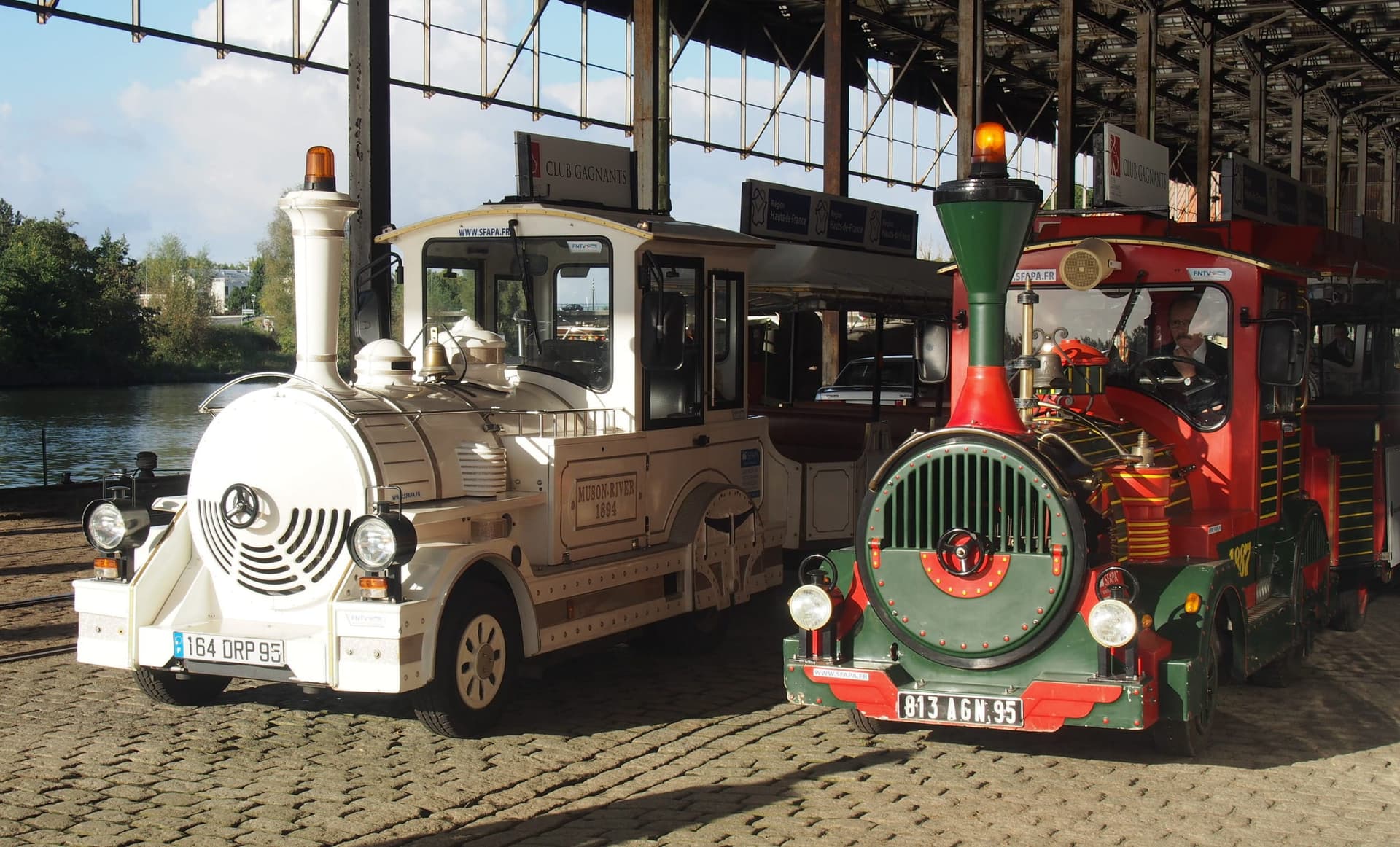 Petit train rental Bordeaux tourist circuit