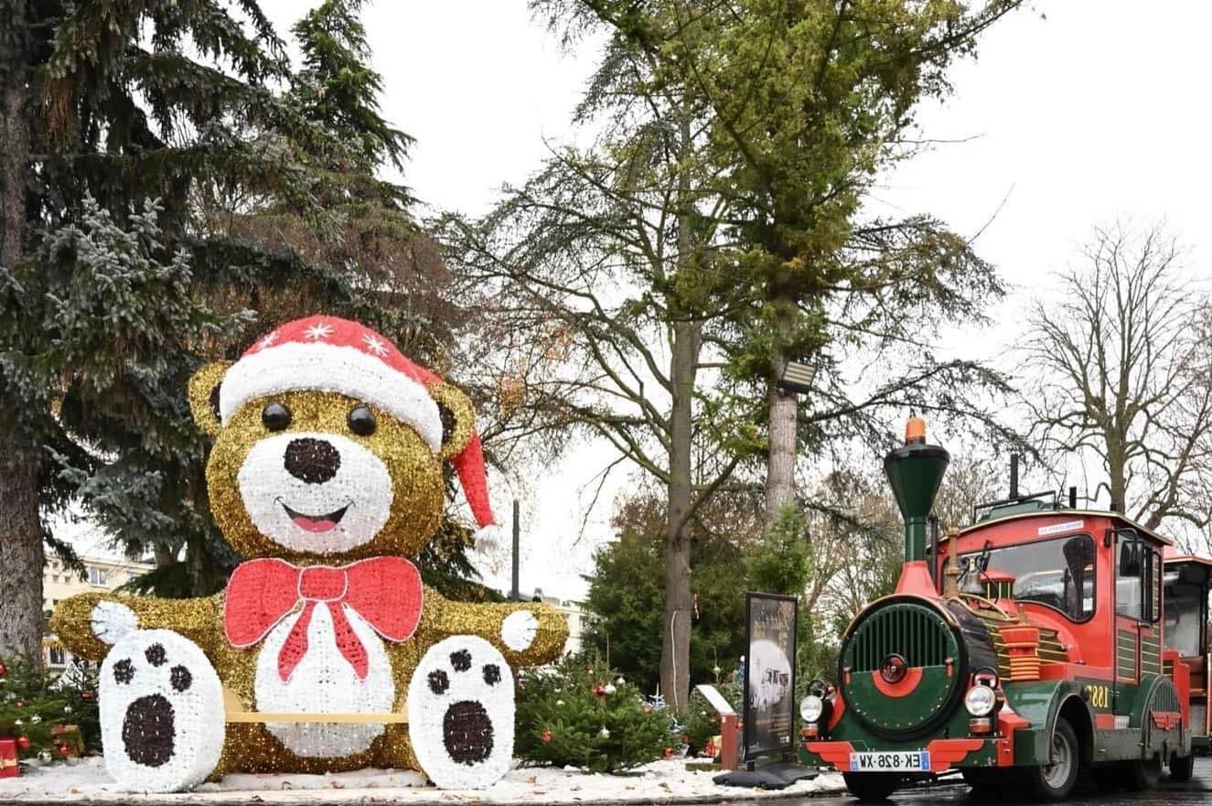 Petit train decorated for the Christmas market