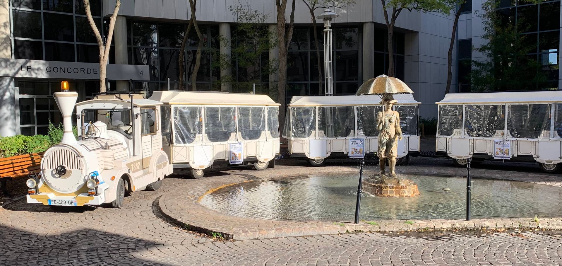 Team building animation tourist train