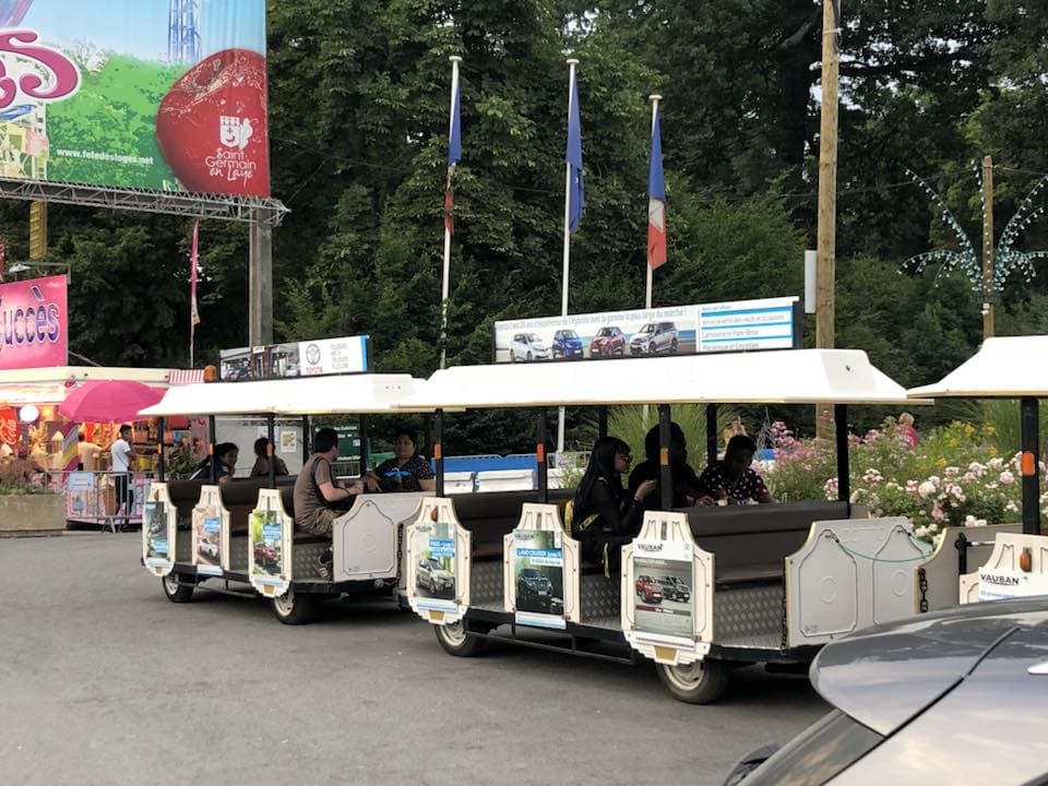 Tourist train flea market animation
